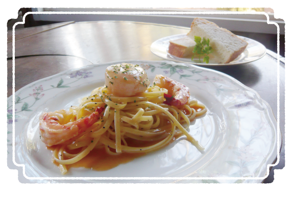 エビとホタテのアメリケーヌソースパスタ